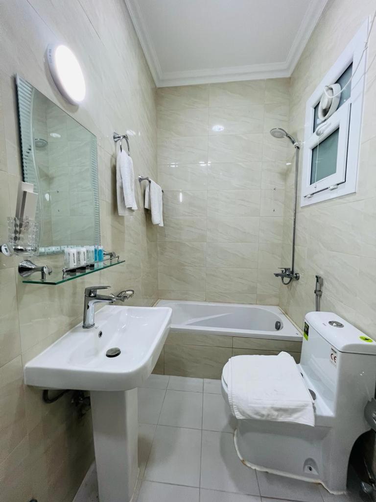 Chelsea Gardens Apartment โดฮา ภายนอก รูปภาพ